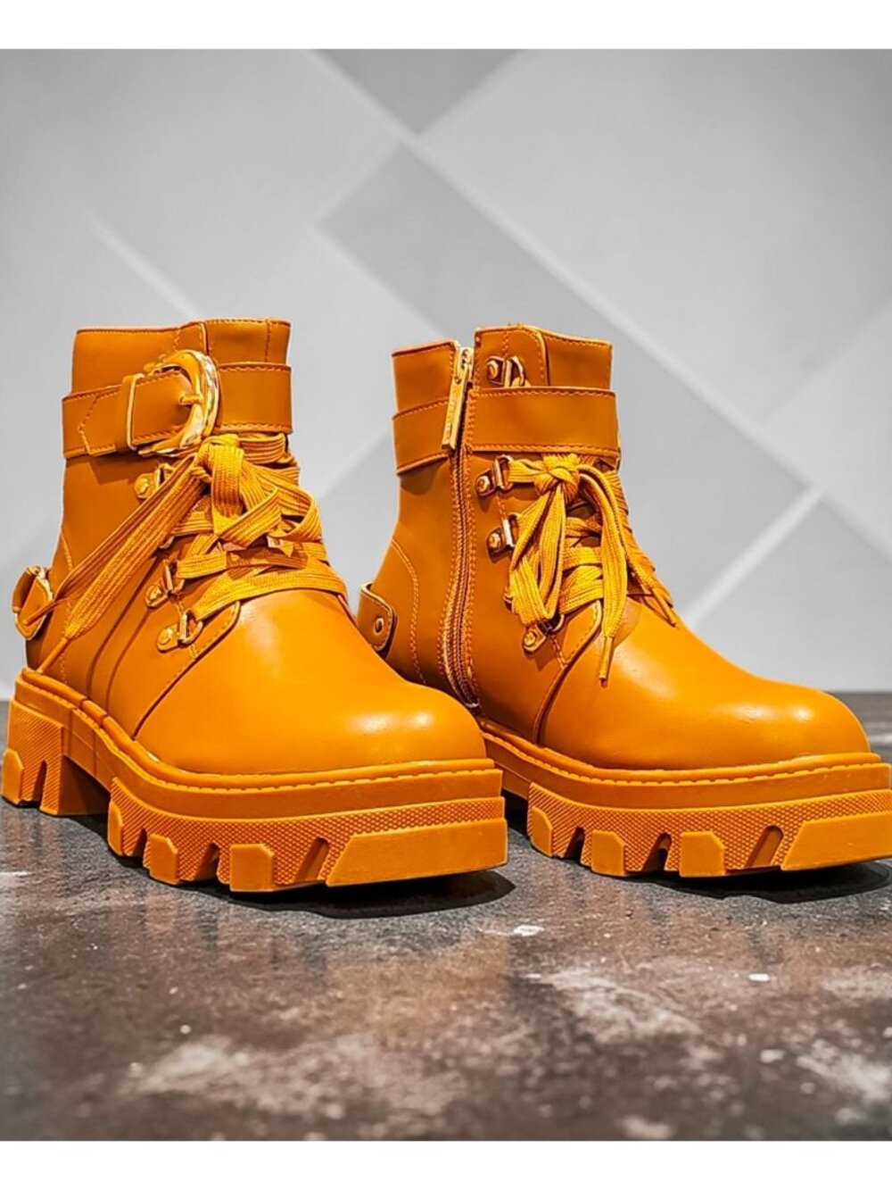Chunky Tan Combat Boots With Buckles & Zipper Design For Women